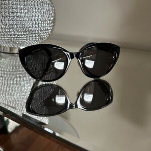 Gucci Black Cat-Eye Sunglasses Excellent! 😎